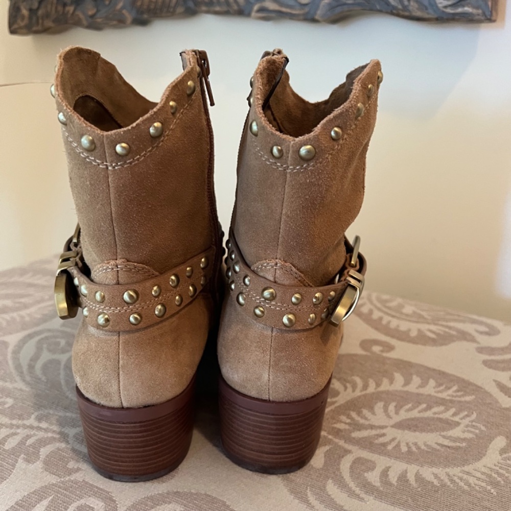 Like New Bcbgeneration Block Heel Bootie, Size 10… - image 4